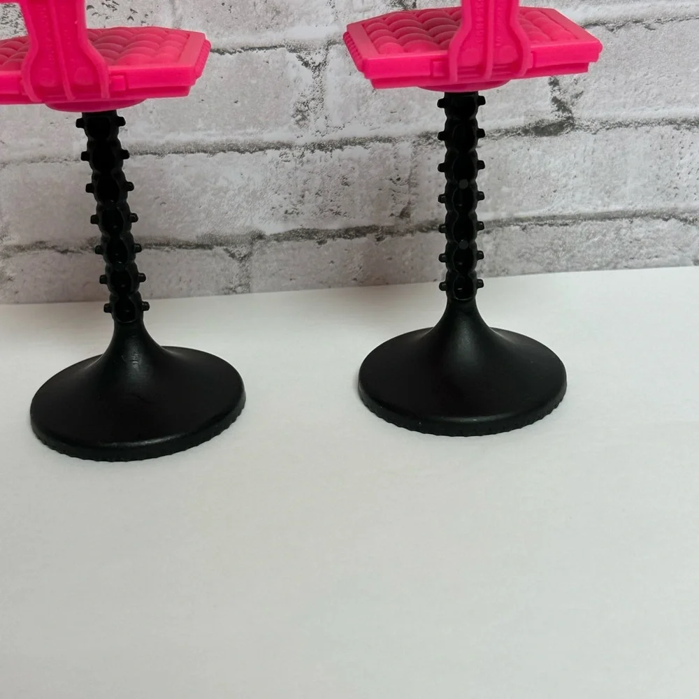Monster High Deluxe Skeleton High Back Pedestal Chair Stool Pink Black